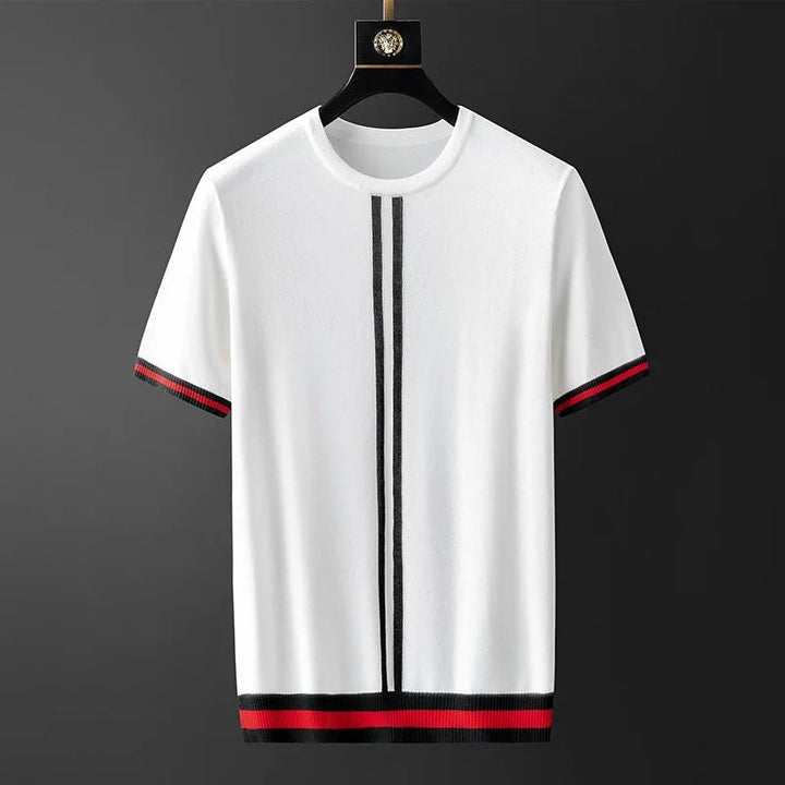 Stijlvol en ademend lichtgewicht T-shirt voor heren, perfect voor de zomer.







