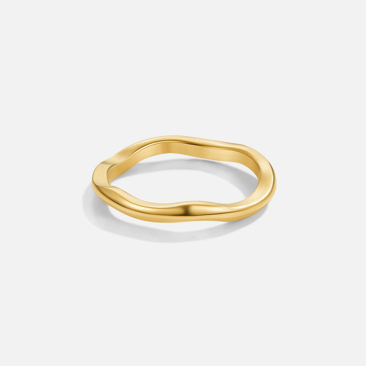 Soft wave ring in shiny silver