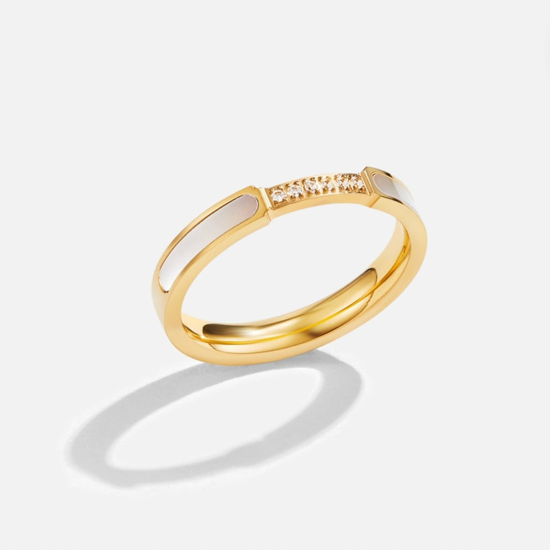 Harmonious pearl ring with subtle crystals