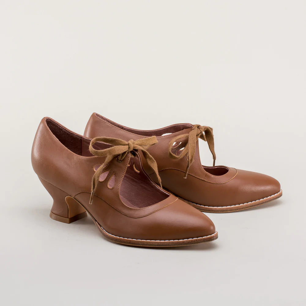 Orthopaedic Leather Court Shoes – Viviana