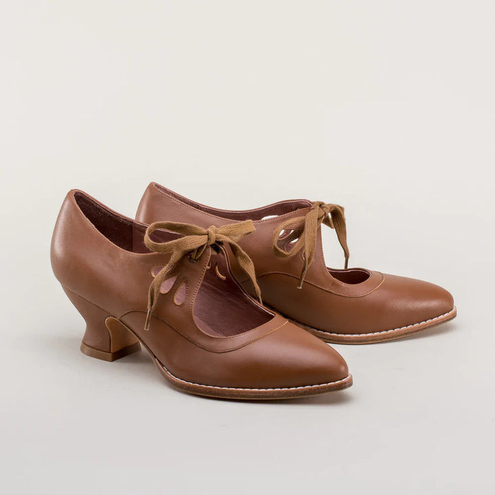 Orthopaedic Leather Court Shoes – Viviana