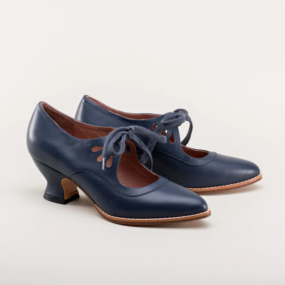 Orthopaedic Leather Court Shoes – Viviana