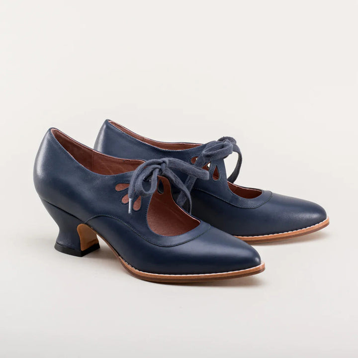 Orthopaedic Leather Court Shoes – Viviana