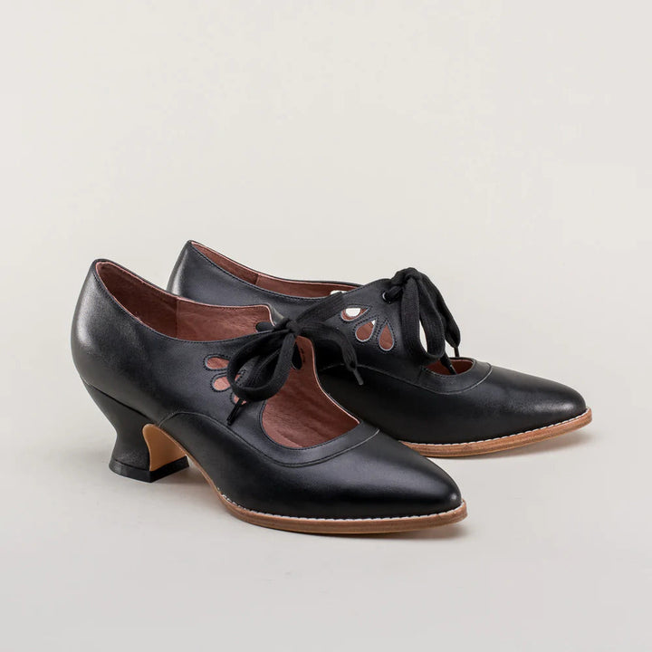 Orthopaedic Leather Court Shoes – Viviana
