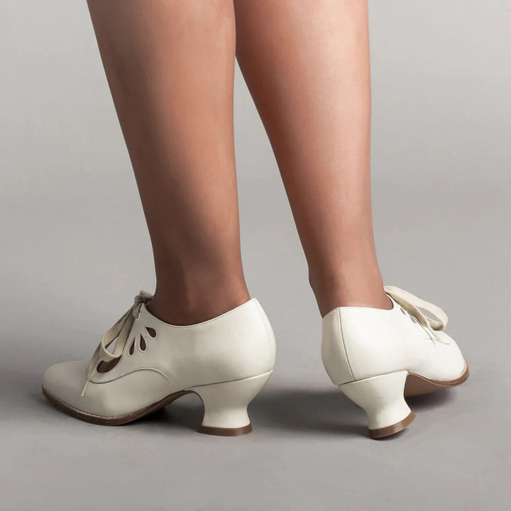 Orthopaedic Leather Court Shoes – Viviana