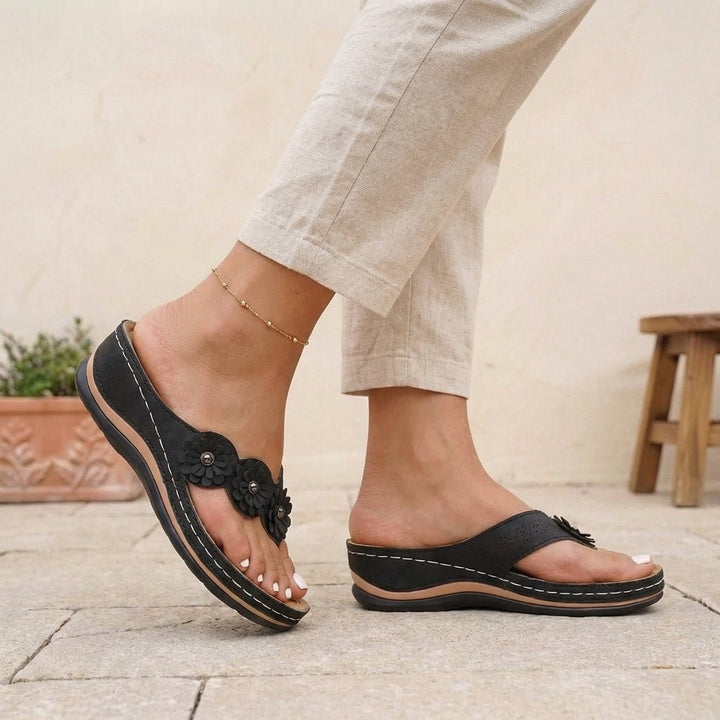 https://cdn.shopify.com/s/files/1/0878/4406/1529/files/orthopedic-flip-flops-floral-wedge-heel-comfort-sandals-3.jpg?v=1777503896