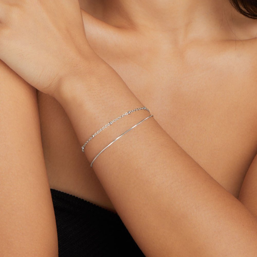 Elegant silver link bracelet with refined details
