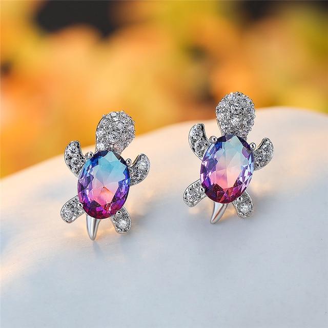 Elegant silver earrings with cubic zirconia and seaweed design