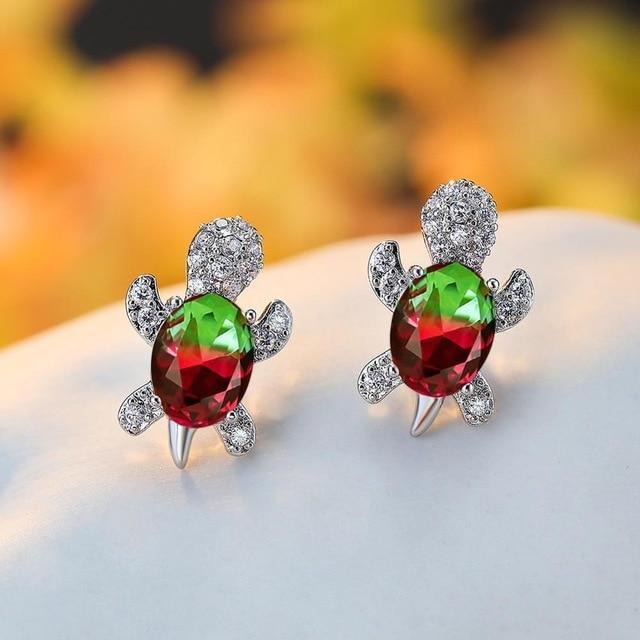 Elegant silver earrings with cubic zirconia and seaweed design