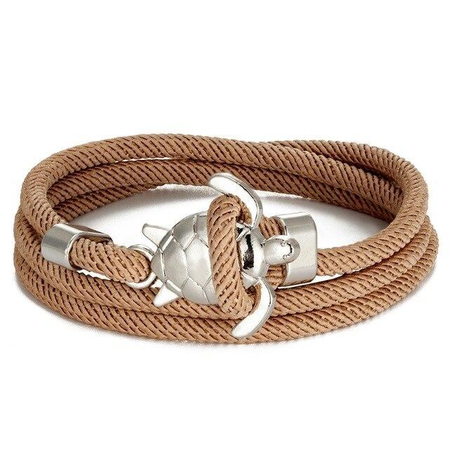 Elegant silver bracelet with sea turtle motif