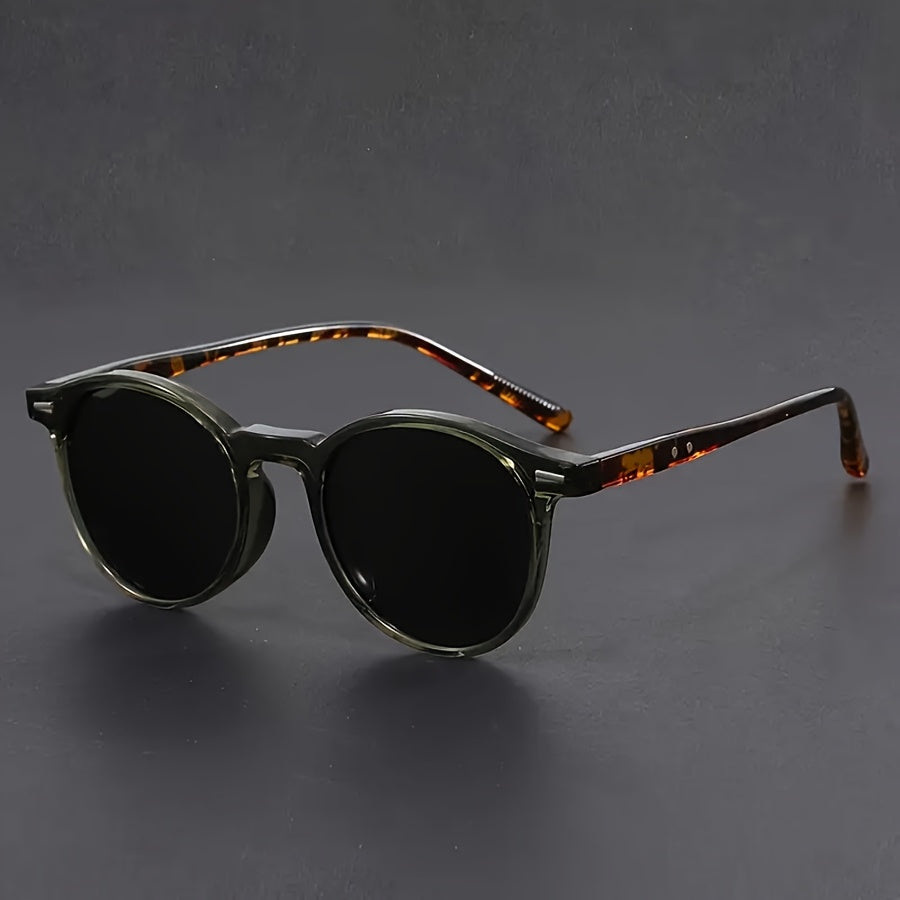 Men's Sunglasses - Lightweight Round Frame in Tortoiseshell