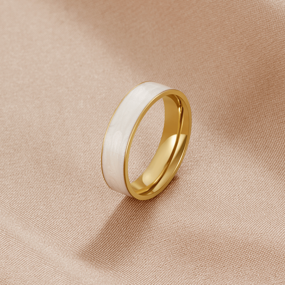 Soft white cubic zirconia ring