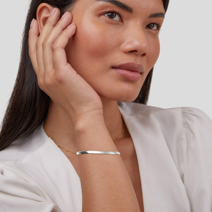 Elegant silver bracelet with snake motif