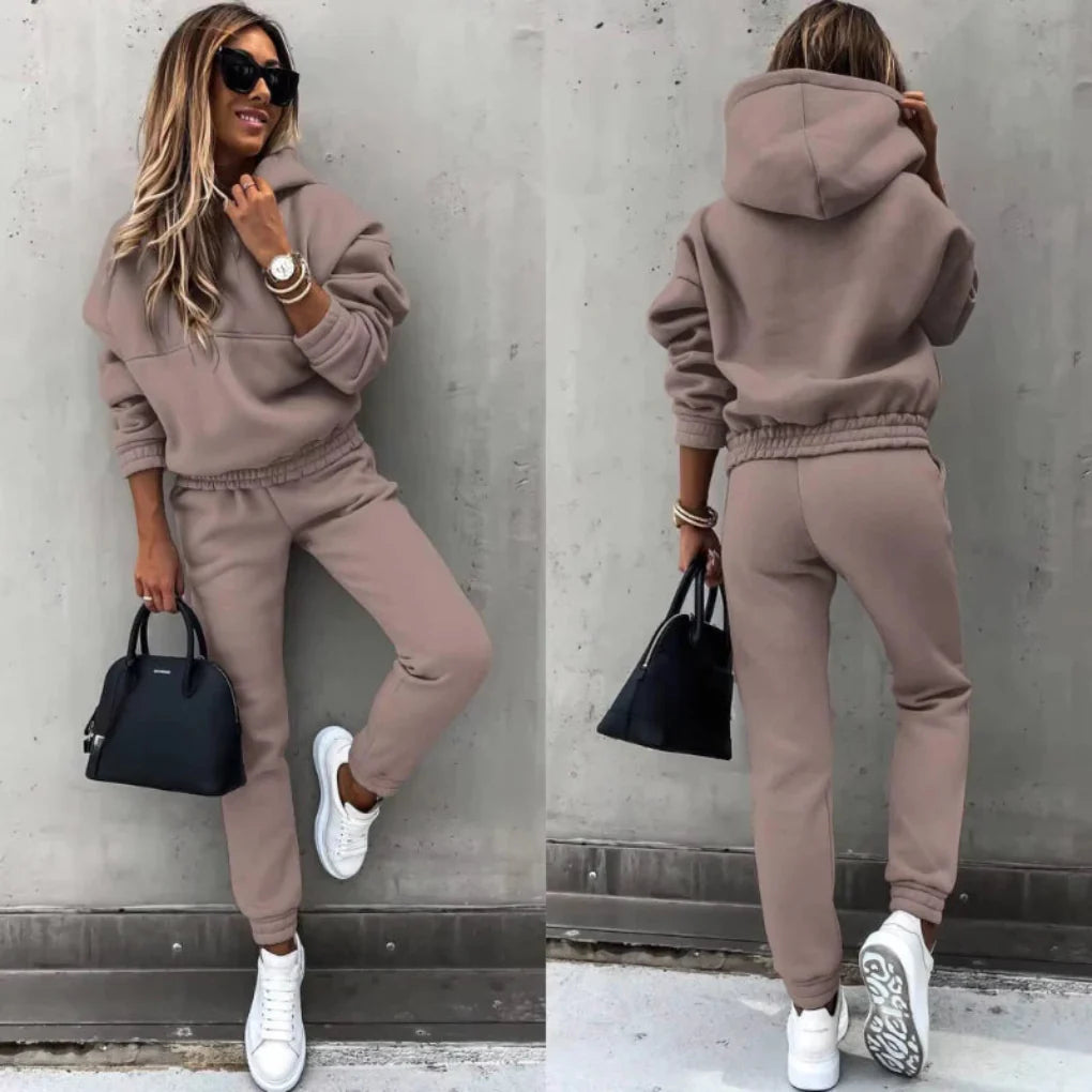 Women’s Sporty Tracksuit – Winter Active Layer