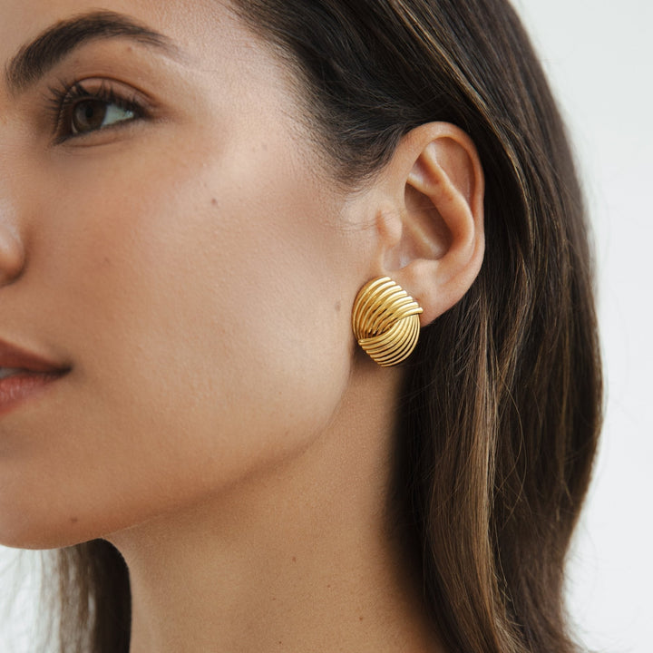 Elegant Gold Earrings with Refined Details