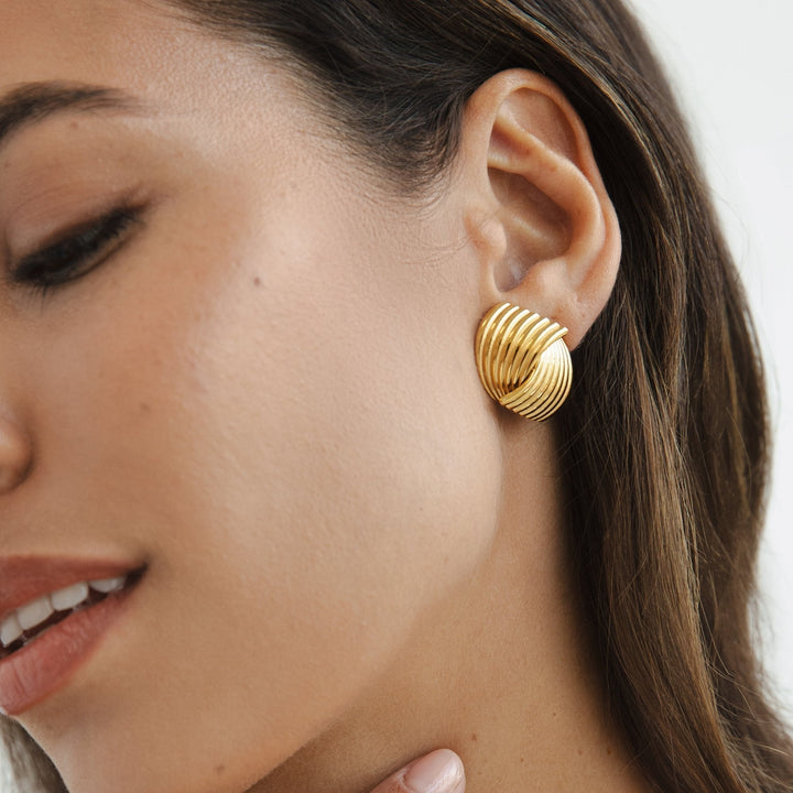 Elegant Gold Earrings with Refined Details