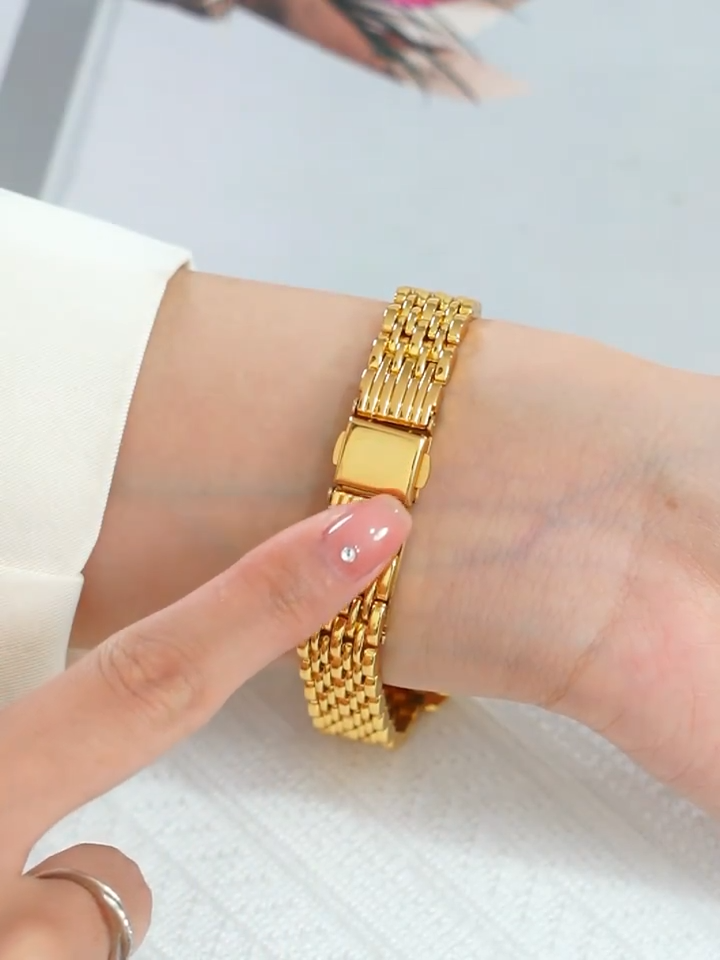Elegant gold watch with refined links